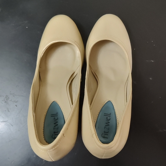 Fitzwell posh pumps in cream - Picture 5 of 7